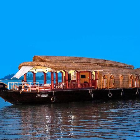 Hôtel Aqua Jumbo Houseboats à Kumarakom Extérieur photo