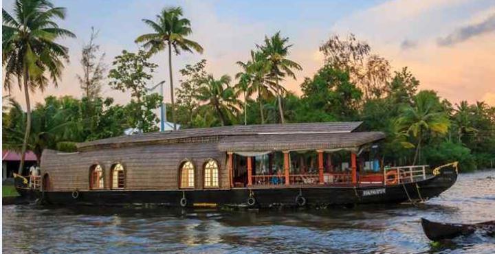Hôtel Aqua Jumbo Houseboats à Kumarakom Extérieur photo