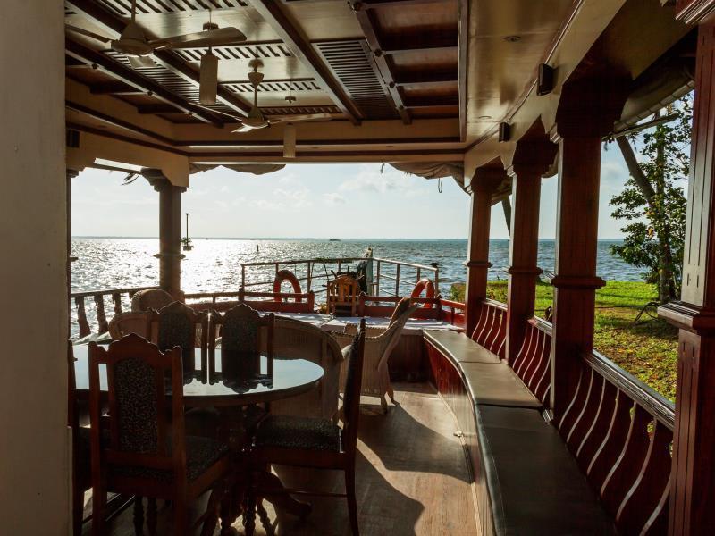 Hôtel Aqua Jumbo Houseboats à Kumarakom Extérieur photo